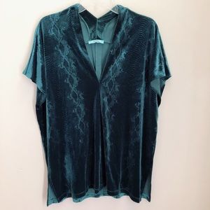 NWOT Karlie Velvety Snake Print Tunic Size M